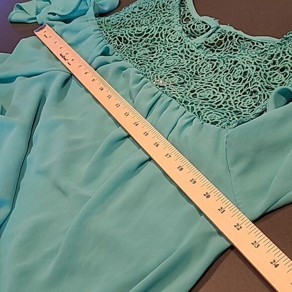 Free 2 luv sz 2X cold shoulder blouse - Picture 5 of 10